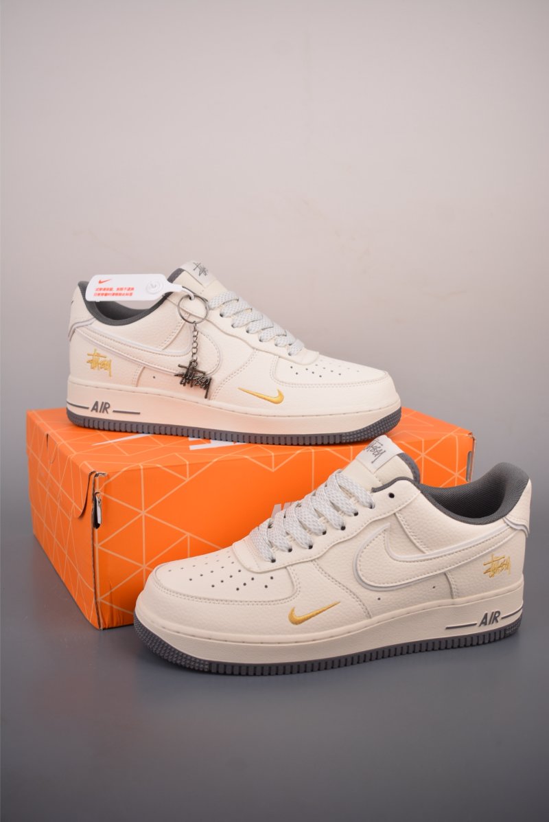 Nike Air Force 1 Low 'Stüssy' view