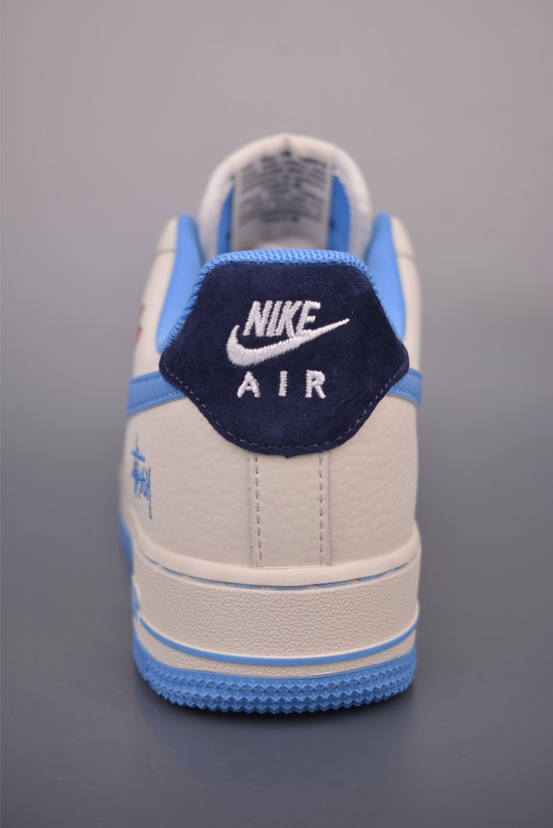 Nike Air Force 1 Low 'Hello Kitty' view