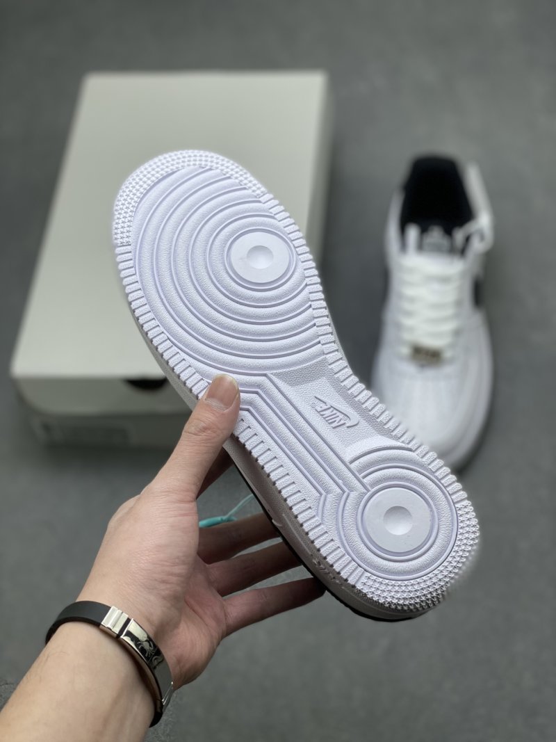Nike Air Force 1 Low 'Gold' view