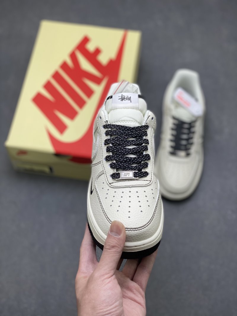 Nike Air Force 1 Low 'Gold' view
