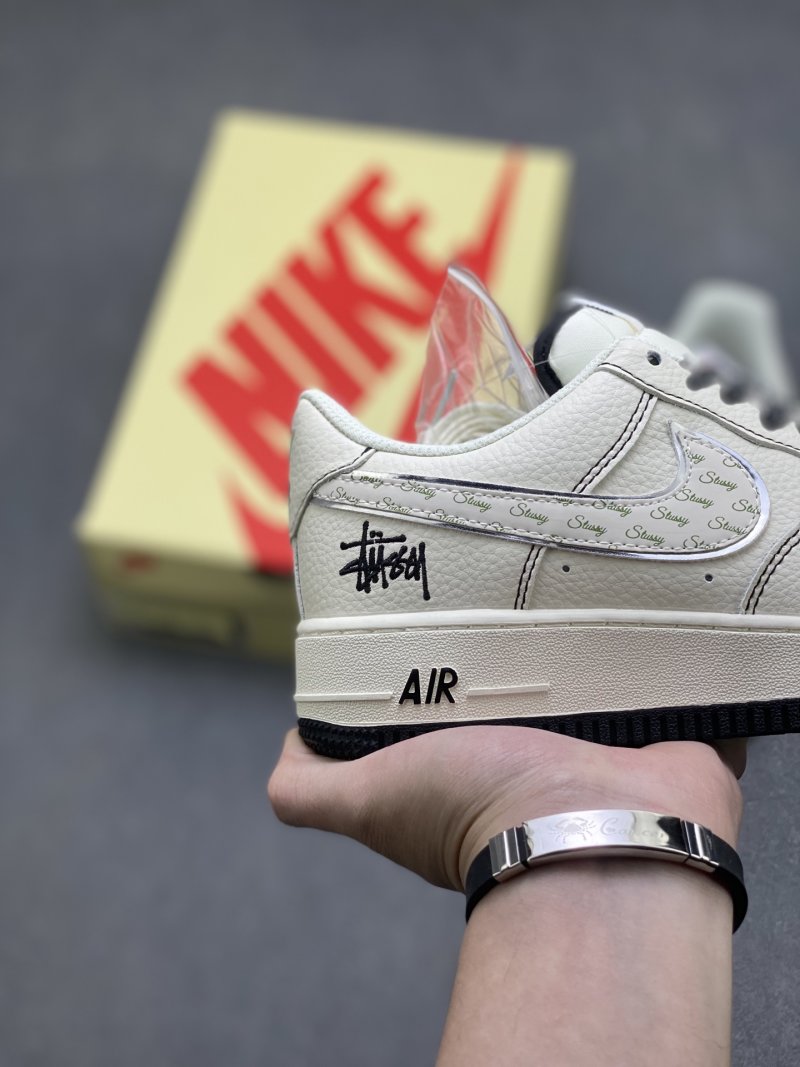 Nike Air Force 1 Low 'Gold' view