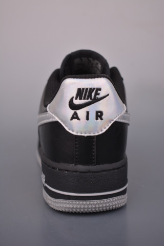 Nike Air Force 1 Low 'Black / White' view 4