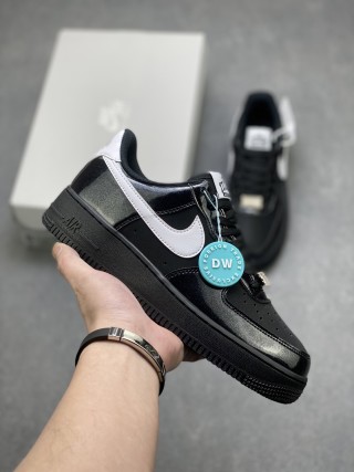 Nike Air Force 1 Low 'Gold' view 1