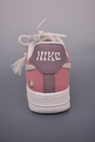 Nike Air Force 1 Low 'Pink / White' view 4