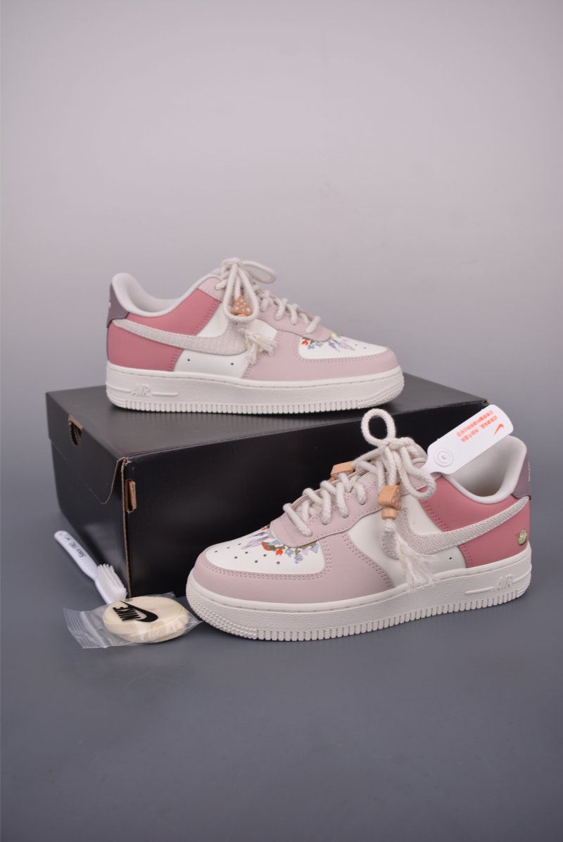 Nike Air Force 1 Low 'Pink / White' view