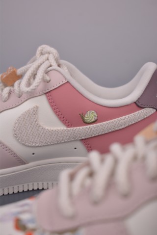 Nike Air Force 1 Low 'Pink / White' view 8
