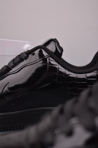 Nike Air Force 1 Low view 8