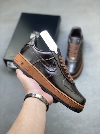 Nike Air Force 1 Low 'Gold' view 1