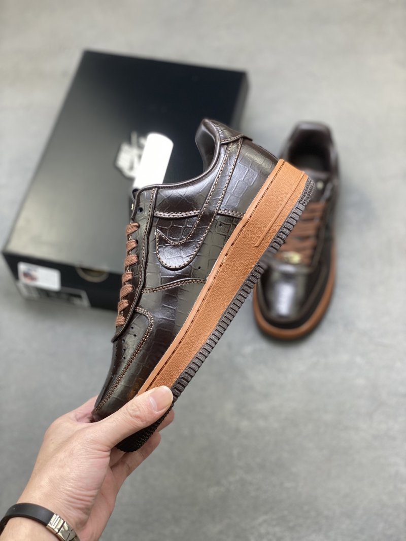 Nike Air Force 1 Low 'Gold' view
