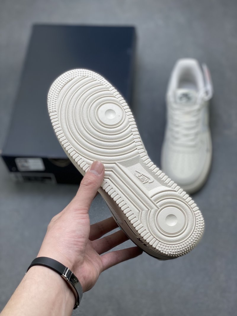 Nike Air Force 1 Low 'Gold' view