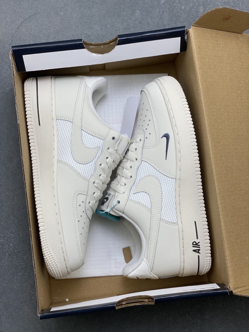 Nike Air Force 1 Low 'Gold' view
