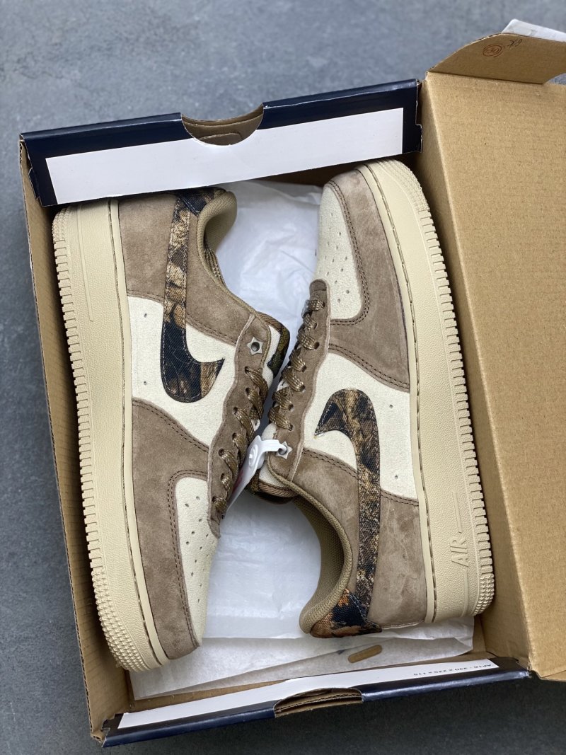 Nike Air Force 1 Low 'Gold' view
