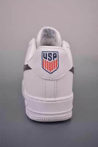 Nike Air Force 1 Low view 4