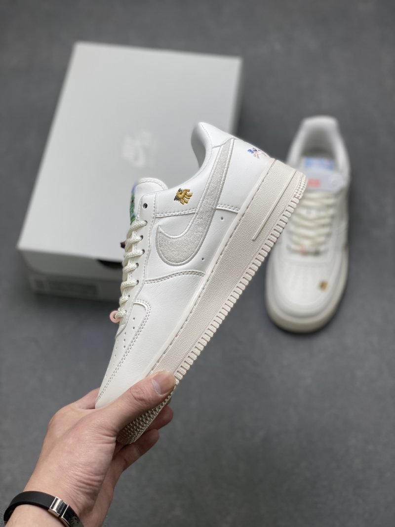 Nike Air Force 1 Low 'Gold' view