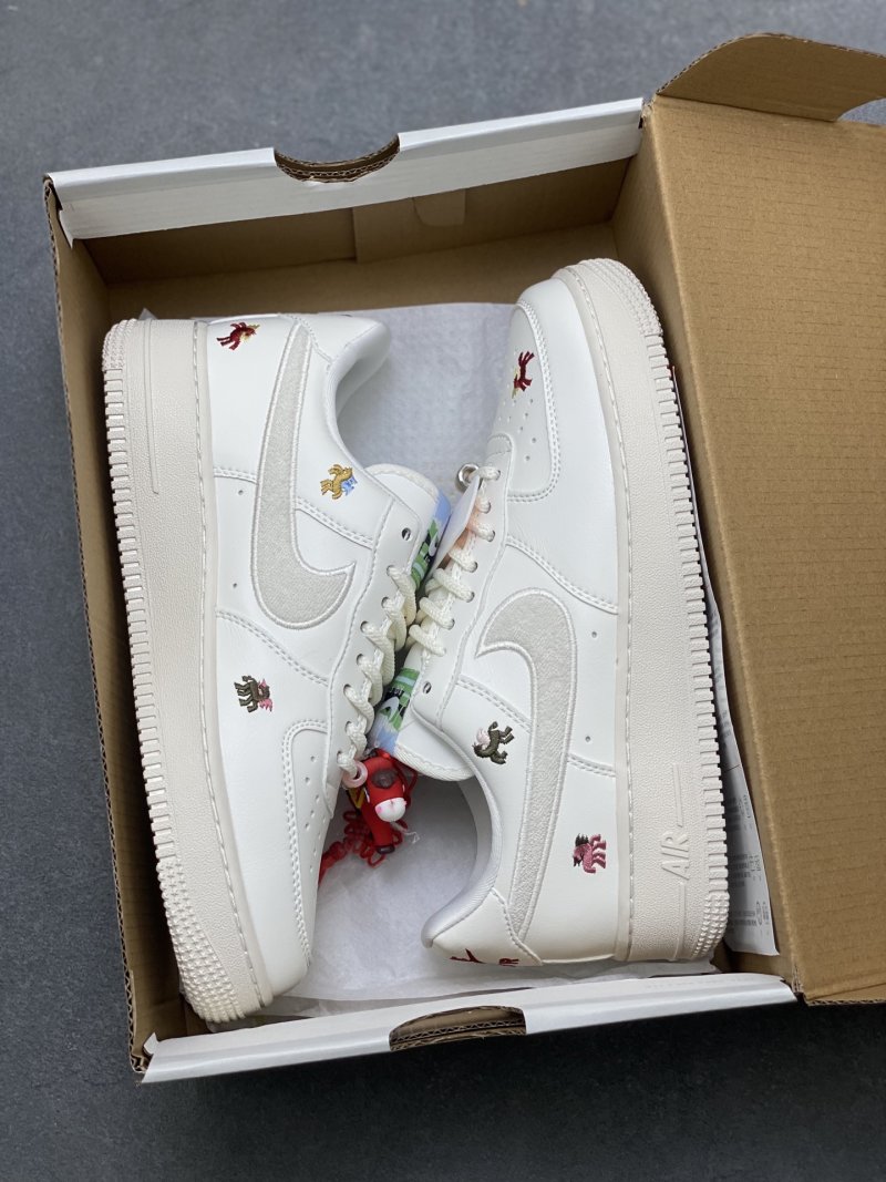 Nike Air Force 1 Low 'Gold' view