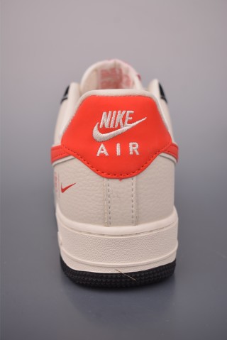 Nike Air Force 1 Low view 4