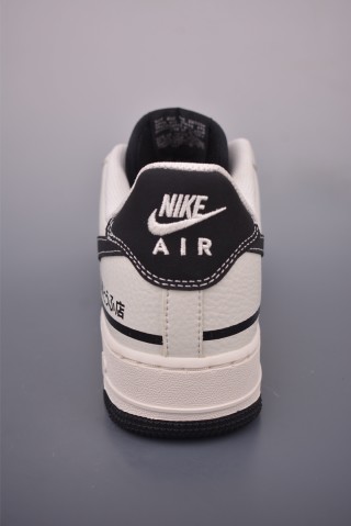 Nike Air Force 1 Low view 4