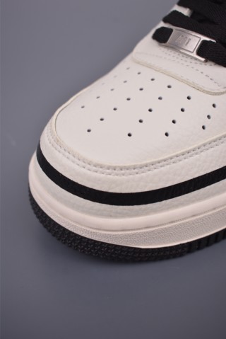 Nike Air Force 1 Low view 6