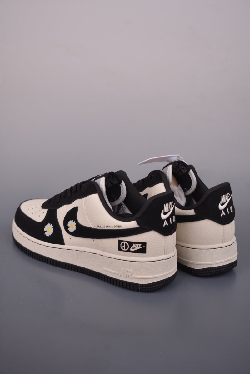 Nike Air Force 1 Low view