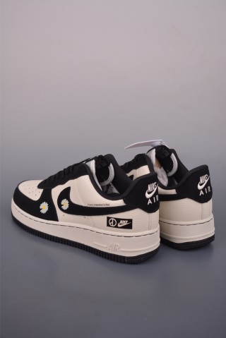 Nike Air Force 1 Low view 2