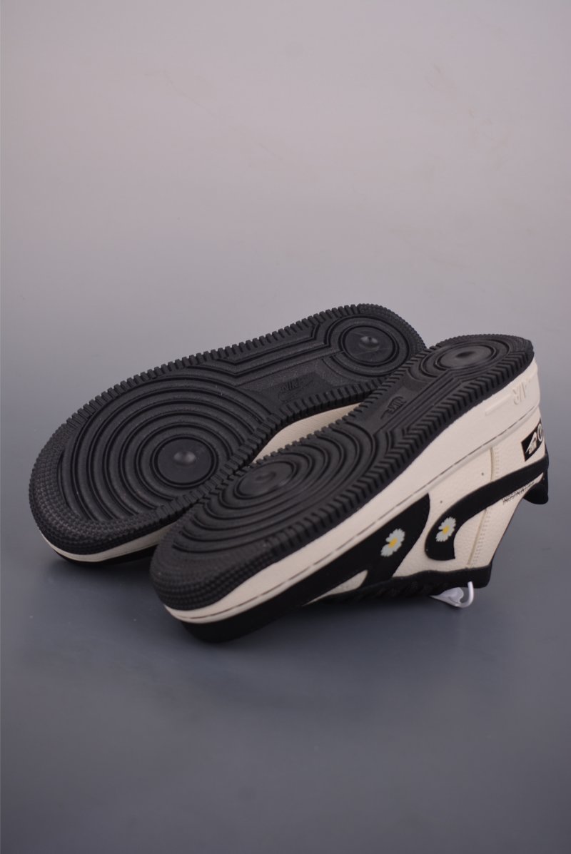 Nike Air Force 1 Low view