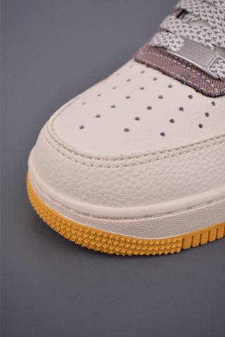 Nike Air Force 1 Low view 6