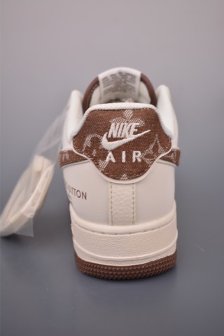 Nike Air Force 1 Low view 4