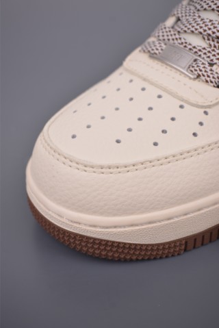 Nike Air Force 1 Low view 6