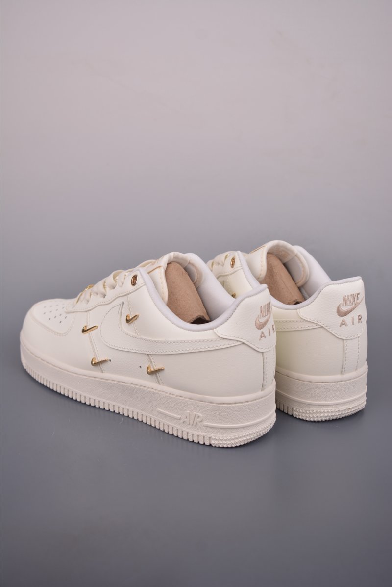 Nike Air Force 1 Low view