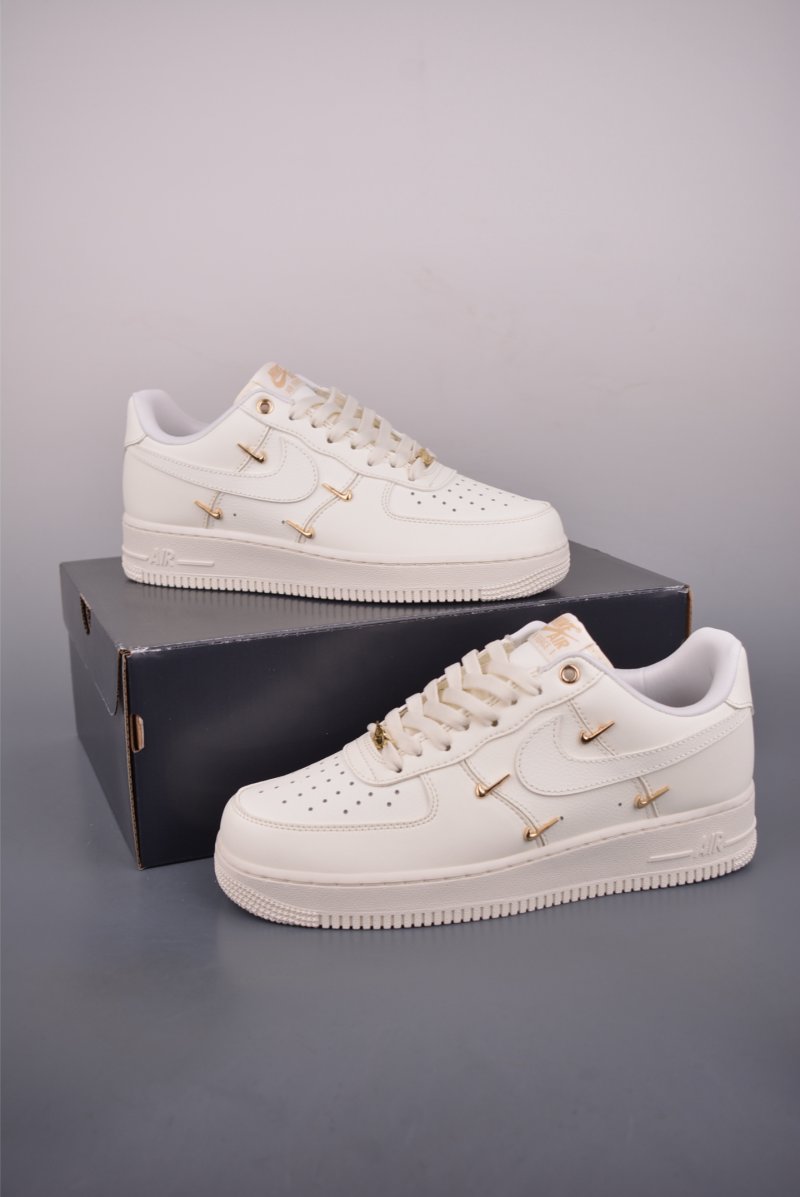 Nike Air Force 1 Low view