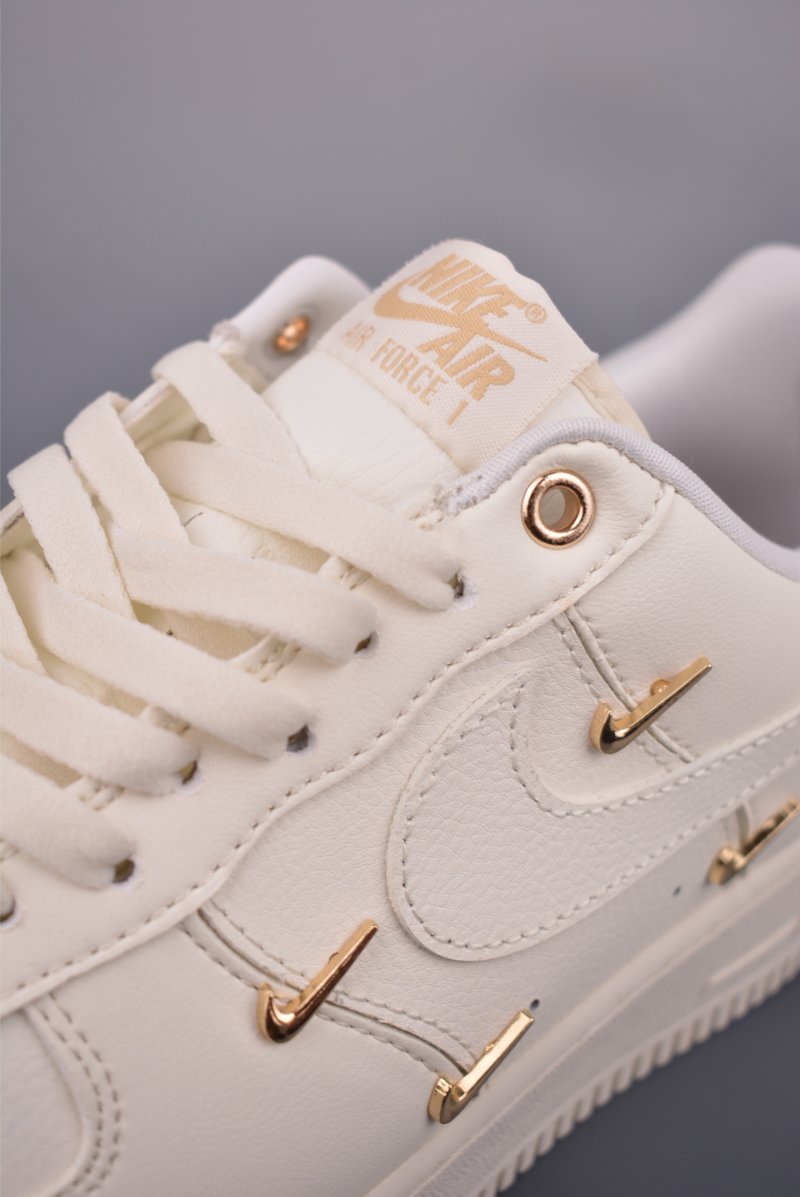Nike Air Force 1 Low view