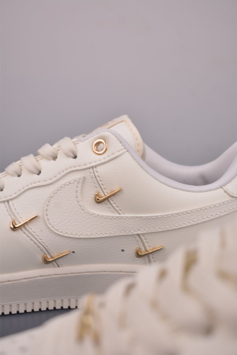 Nike Air Force 1 Low view
