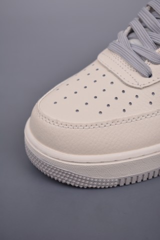 Nike Air Force 1 Low view 6