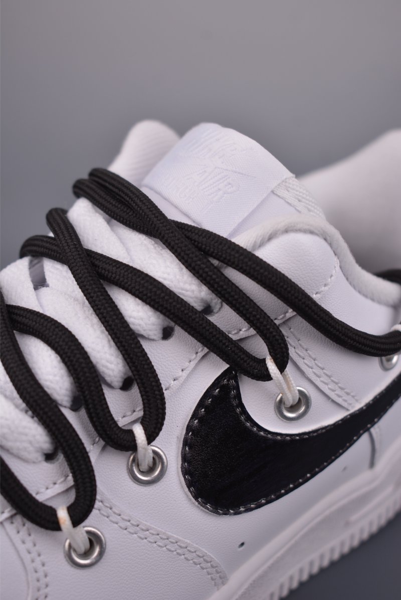 Nike Air Force 1 Low Supreme 'Deconstruct' view