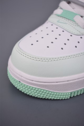 Nike Air Force 1 Low view 6