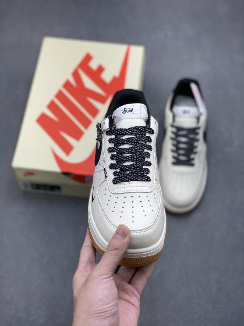Nike Air Force 1 Low 'Gold' view