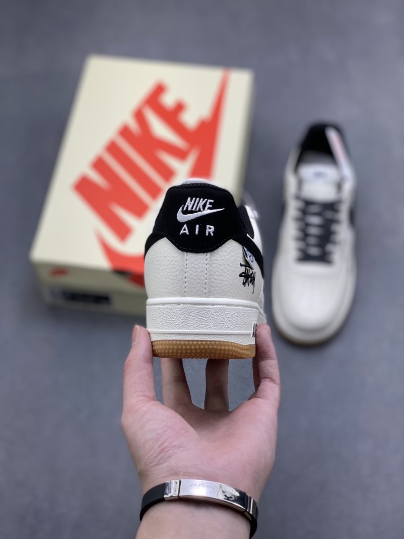 Nike Air Force 1 Low 'Gold' view