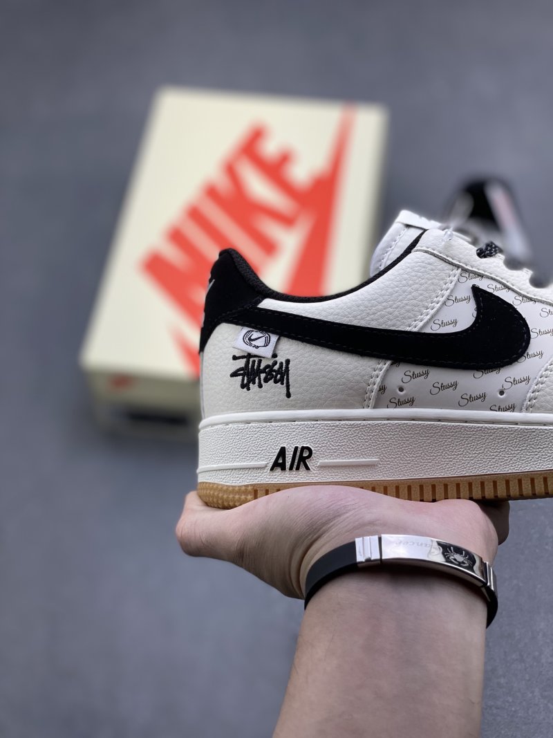 Nike Air Force 1 Low 'Gold' view