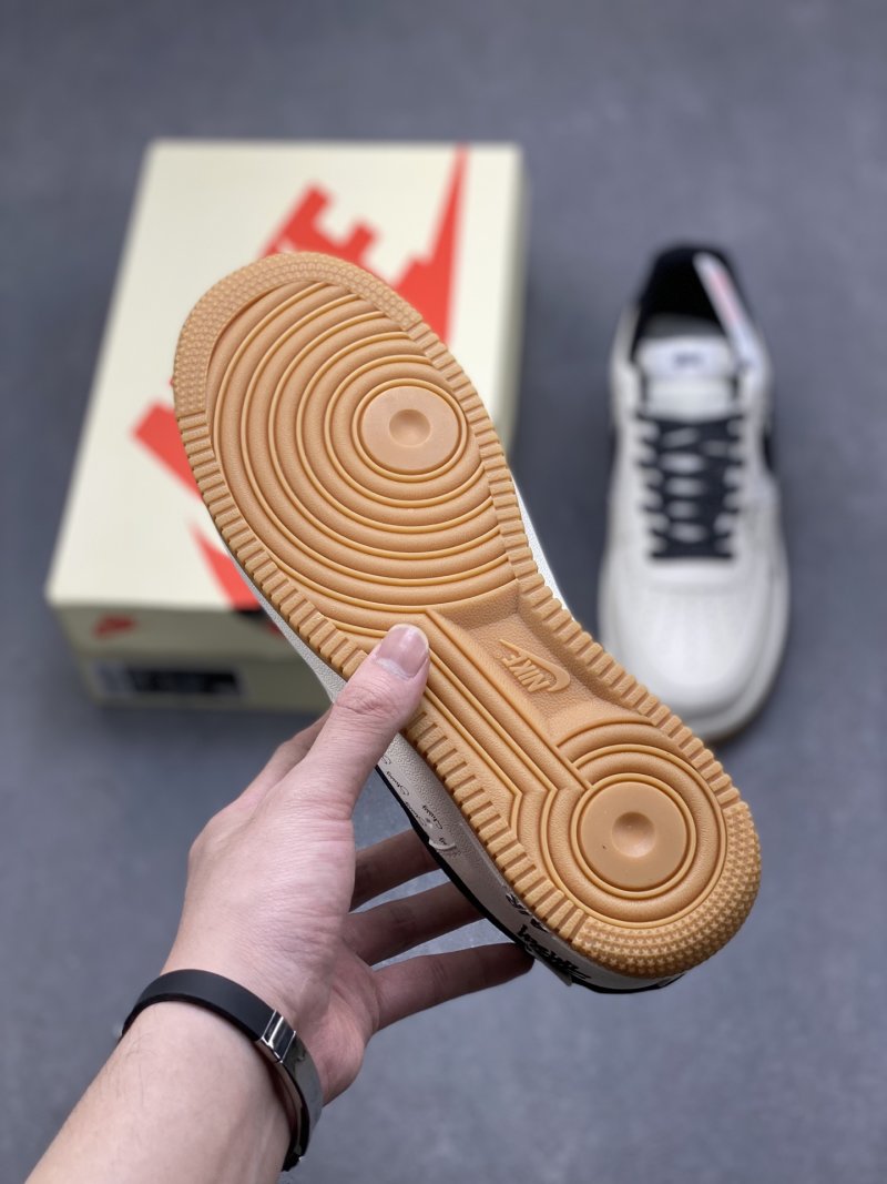 Nike Air Force 1 Low 'Gold' view