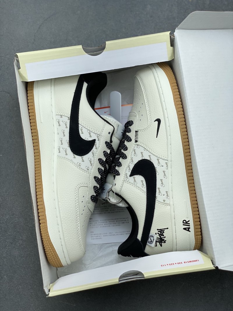 Nike Air Force 1 Low 'Gold' view