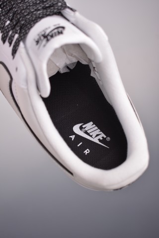 Nike Air Force 1 Low 'Black / White' view 9
