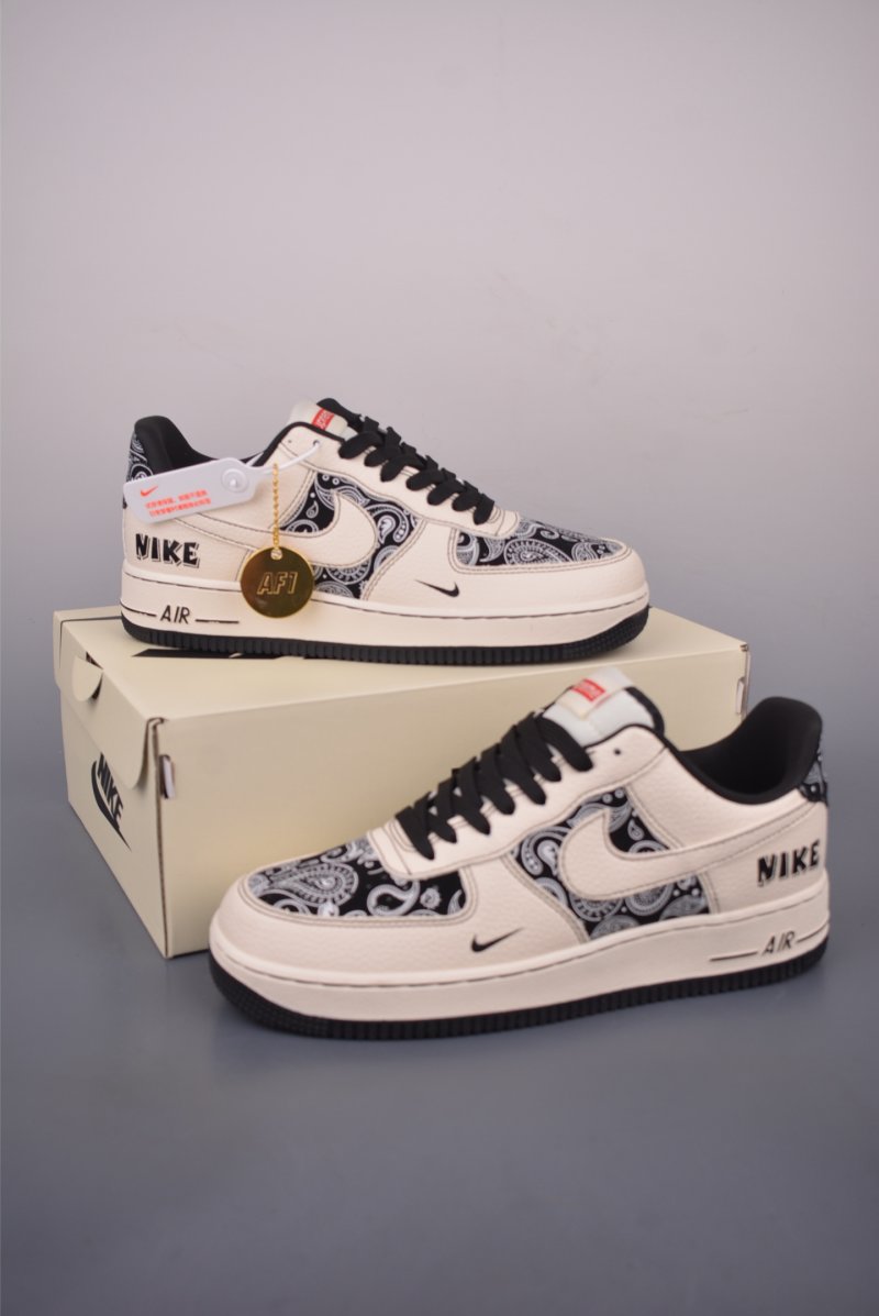 Nike Air Force 1 Low view