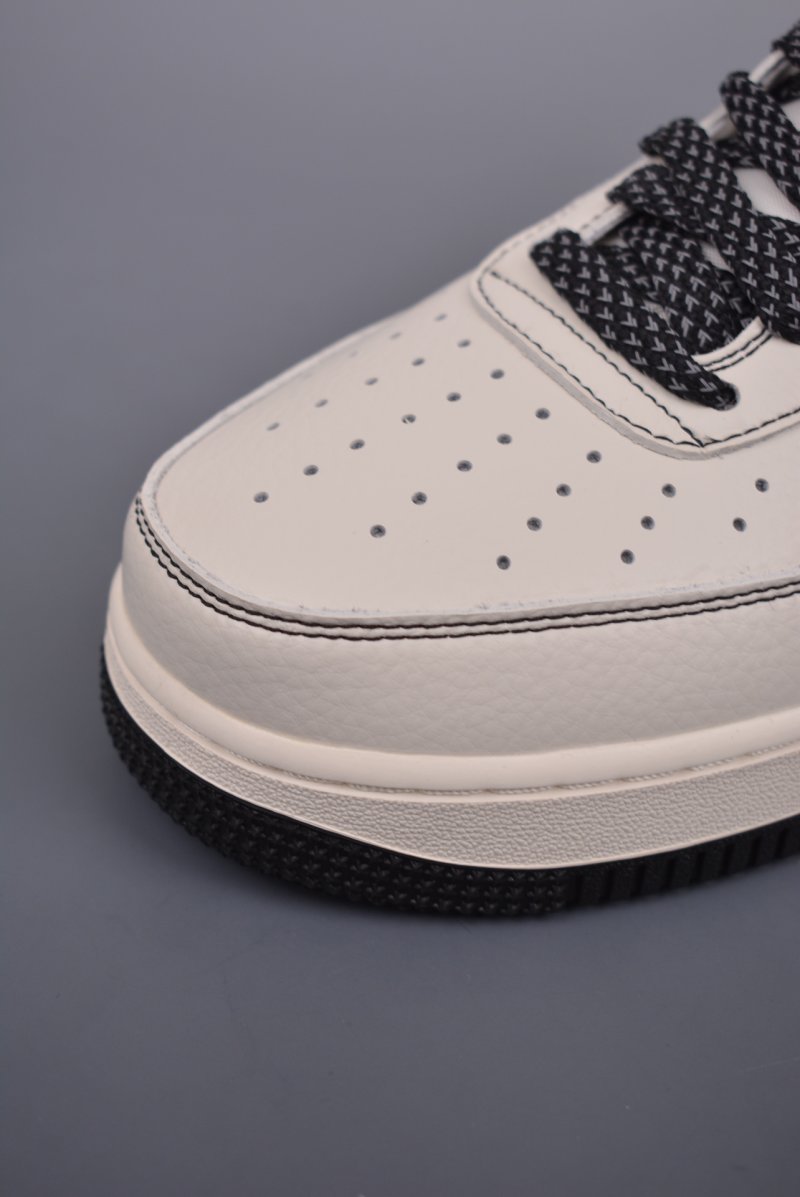 Nike Air Force 1 Mid view