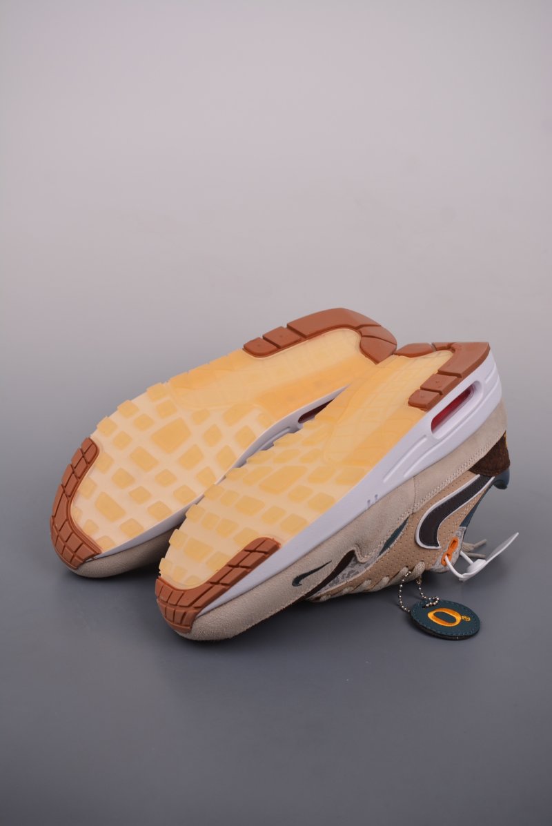 Nike Air Max 1 'University Of Oregon' view