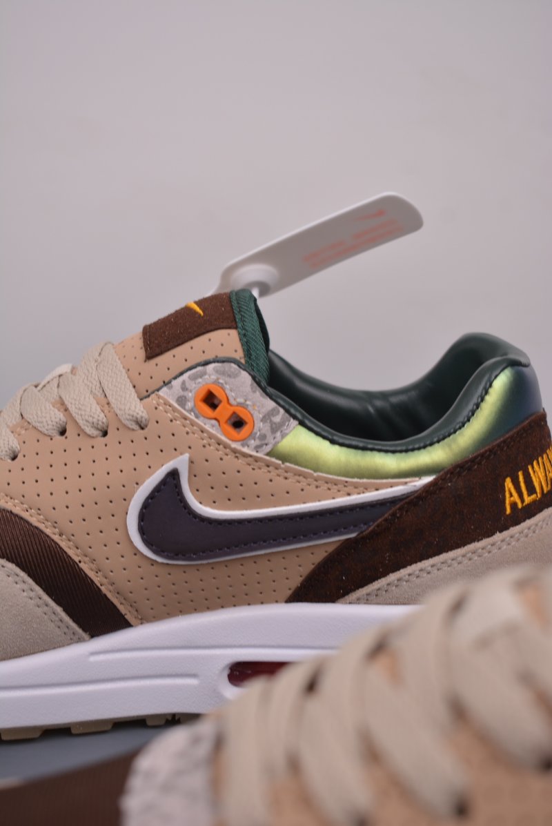 Nike Air Max 1 'University Of Oregon' view