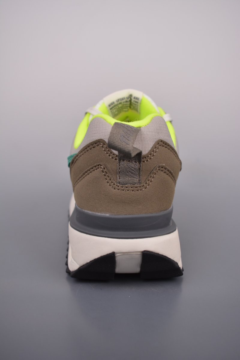Nike Air Max Dawn view