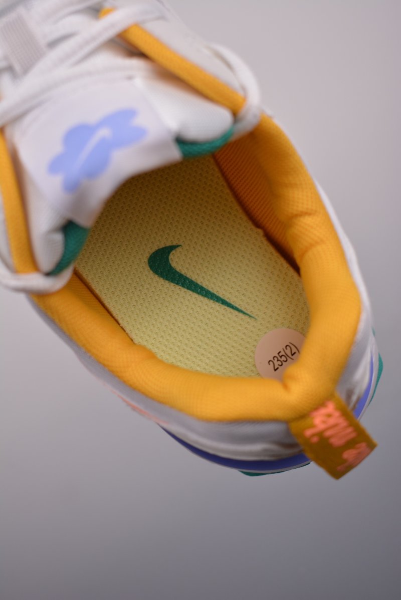 Nike Air Max Dawn view