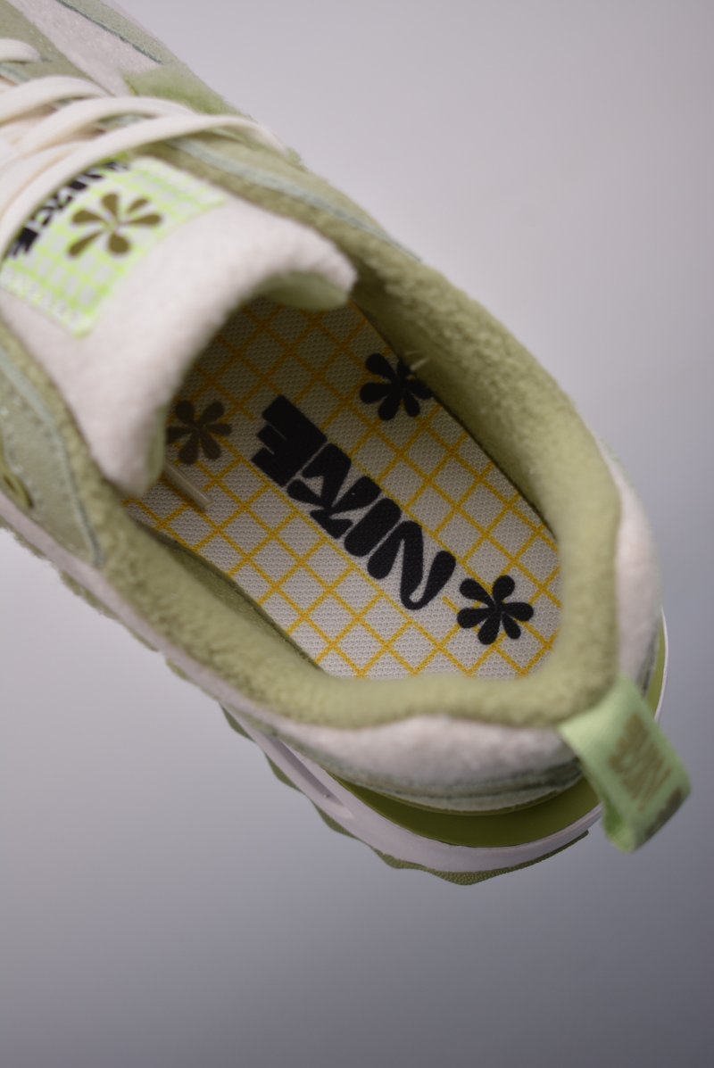 Nike Air Max Dawn view