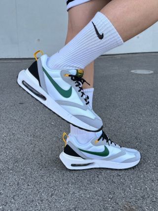 Nike Air Max Dawn view 1