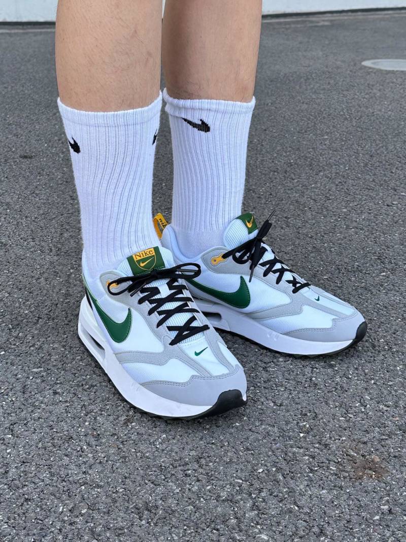 Nike Air Max Dawn view